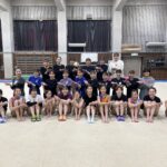 東京女子体育大学体操部で大学生からアドバイスを受けながら練習するMetamove Gymの子どもたち